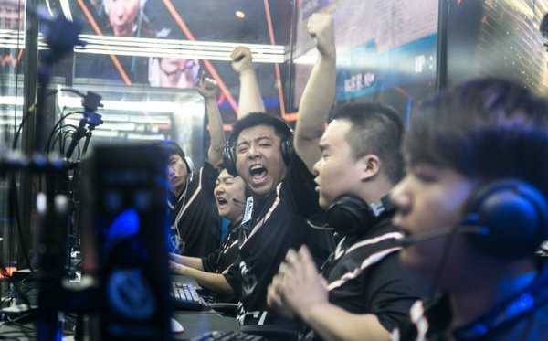 家队扮演的 家队扮演的