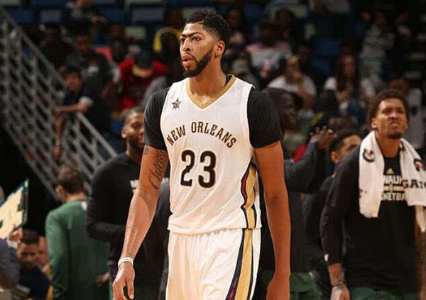 他的缺席使 他的缺席使