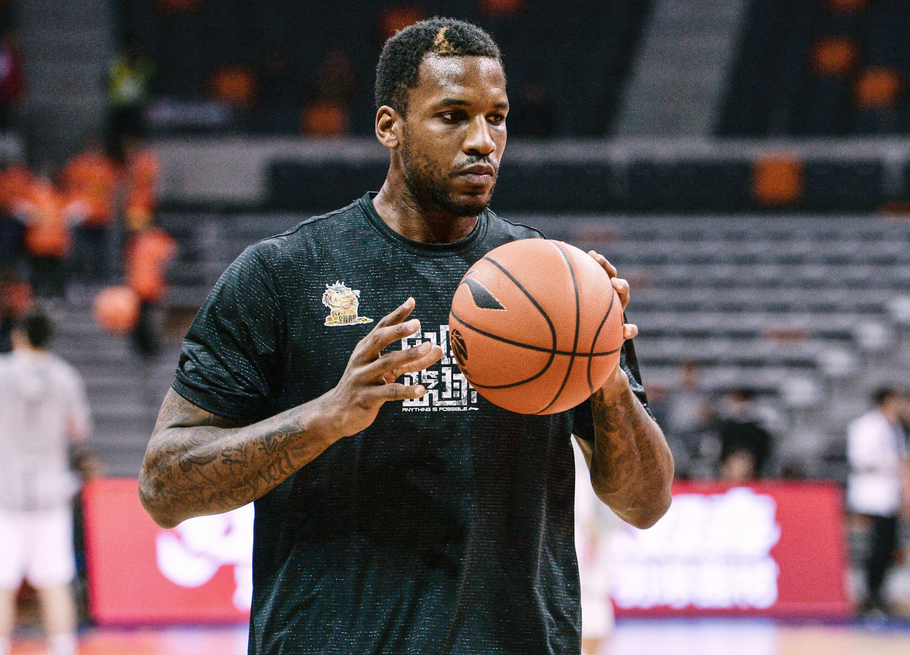 夹在风暴眼 夹在风暴眼